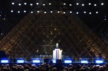 Discours du futur président de la République Emmanuel Macron à la Pyramide du Louvre à Paris, le 7 m