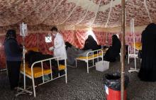 Des personnes suspectées d'être infectées par le choléra, dans un hôpital de fortune le 25 mai 2017 