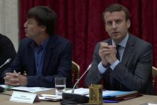 Le président Emmanuel Macron (D) et le ministre de la Transition écologique, Nicolas Hulot, lors d'u