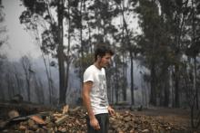 Miguel Manuel, 23 ans, deux jours après avoir perdu sa mère, décédée dans l'incendie de forêt, le 19