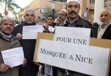 Des membres du culte musulman défilent, le 10 décembre 2005 à Nice, lors d'une manifestation pour la