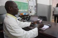 Le Pr Ousmane Faye, chef du service dermatologie du Centre national d'appui à la lutte contre la mal