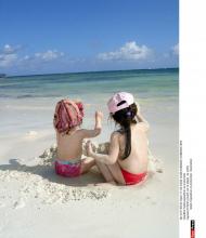 Des enfants sur la plage.