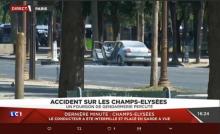 Une voiture a percuté un véhicule de gendarmerie sur les Champs-Elysées.
