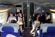 Premiers passagers du TGV Paris-Bordeaux le 2 juillet 2017 à leur arrivée à la gare de Bordeaux Sain