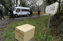 La police près du domicile de Lydie Troadec, le 7 mars 2017 à Pont-de-Buis-lès-Quimerch dans le Fini