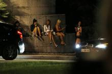 Des prostituées attendent le client, le 5 septembre 2015 à Nice