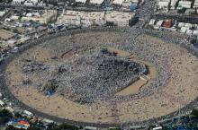 Des pèlerins gravissent le Mont Arafat lors du hajj à La Mecque en Arabie Saoudite, le 31 août 2017