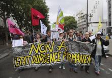 Des manifestants à Paris contre "l'instauration d'un état d'urgence permanent" avant l'examen du pro