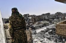 Un combattant des Forces démocratiques syriennes (FDS) soutenues par Washington sur la ligne de fron