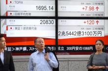 Un panneeau d'affichage de la Bourse de Tokyo montrant une hausse de l'indice Topix le 10 octobre 20
