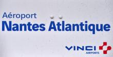 Le logo de l'aéroport Nantes-Atlantique géré par Vinci, à Bouguenais, près de Nantes le 25 juin 2016