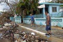 Nettoyage à Arecibo, à Porto Rico, après le passage de l'ouragan Maria, le 30 septembre 2017