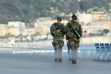 Des soldats sur la Promenade des Anglais à Nice, le 22 mars 2017