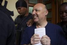 Christophe Naudin lors de sa sortie du tribunal de Saint Domingue le 17 mai 2017