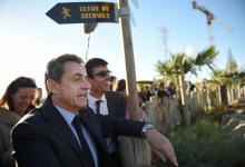 L'ancien président de la République Nicolas Sarkozy (c), le directeur du zoo de Beauval Rodolphe Del