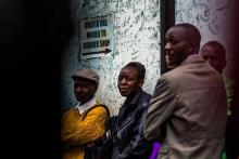 Un blindé dans une rue de Harare, le 16 novembre 2017, alors que le Zimbabwe est en pleine tourmente