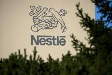 Logo de la multinationale suisse Nestlé, le 9 octobre 2014, à Vers-chez-les-Blanc, près de Lausanne,