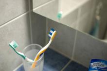 Brosse à dents salle de bain dentifrice