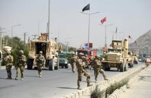 Des soldats américains arrivent sur le site d'une attentat suicide à la bombe, à Kaboul, le 24 septe