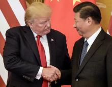 Donald Trump (G) et Xi Jinping à Pékin, le 9 novembre 2017