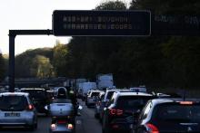 Des automobilistes bloqués dans des embouteillages à la périphérie de Paris lors d'une opération esc