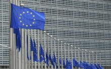 Le drapeau européen flottant devant les bâtiments de la Commission européenne à Bruxelles, le 15 jui