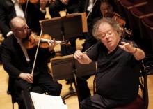 Le chef d'orchestre américain James Levine avec l'orchestre symphonique de Boston, lors d'une répéti