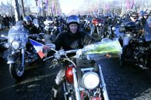 Des centaines de bikers rendent hommage à Johnny Hallyday, le 9 décembre 2017 à Paris