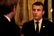 Capture d'écran d'une interview du président français Emmanuel Macron interrogé sur France 2 par le 