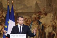 Emmanuel Macron s'adresse à la presse diplomatique à l'Elysée le 4 janvier 2018