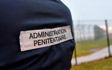 Des gardiens de prison manifestent devant le centre pénitentiaire de Vendin-le-Vieil, dans le Pas-de-Calais, le 12 janvier 2018