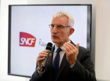 Présentation des résultats financiers 2016 de la SNCF par son président Guillaume Pepy, à Sain-Denis