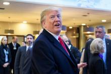 Le président américain Donald Trump répond aux journalistes au Forum économique mondial de Davos, le 26 janvier 2018