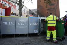 Collecte de tri sélectif des déchets à Paris, le 5 décembre 2016