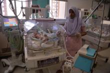 Une infirmière pakistanaise dans une unité néonatale de soins intensifs à Islamabad le 20 février 2018