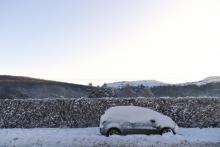 Une voiture couverte de neige à Ruthin, dans le nord du Pays de Galles, le 11 décembre 2017.