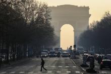 L'Arc de Triomphe à Paris le 23 janvier 2017, jour de mise en place de mesures anti-pollution