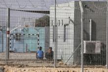 Des migrants africains dans le centre de rétention d'Holot dans le sud d'Israël, le 4 février 2018