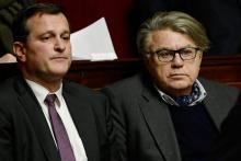 Le député apparenté FN Gilbert Collard (D) et le député FN Louis Aliot, à l'Assemblée nationale, le 23 janvier 2018