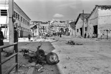 Dégâts dans le port d'Alger après un attentat à la voiture pigée faisant 110 morts et 150 blesses parmi les dockers Algériens, le 02 mai 1962 au matin .