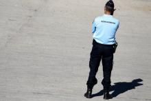 Un gendarme a été grièvement blessé dimanche par un adolescent à bord d'une moto lors d'un contrôle de vitesse à Salles, au sud de Bordeaux