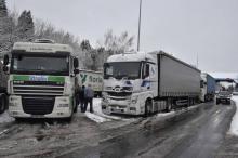 Chauffeurs de poids lourds à Lannemezan le 3 février 2015 après une interdiction de circulation pour cause de neige