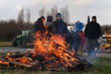 Des agriculteurs manifestent le 7 février 2018 à Caussade, près de Toulouse, pour protester contre l'exclusion de centaines de communes du classement en zones défavorisées