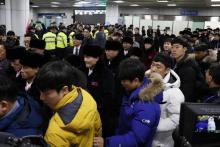 Des athlètes nord-coréens arrivent à Gangneung, en Corée du Sud, le 1er février 2018