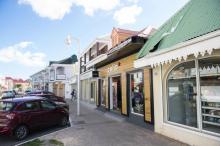 Une photo prise le 28 février 2018 sur l'île de Saint-Martin montre des magasins reconstruits six mois après le passage des ouragans Irma et Maria