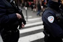 Le recteur de l'académie de Paris "a diffusé des consignes de vigilance aux entrées et aux abords des établissements" et "les services de la préfecture de police sont également mobilisés à proximité d