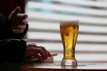 Une consommation importante et régulière d'alcool est un facteur majeur de risque pour tous les types de démence, selon une étude basée sur des données des hôpitaux français