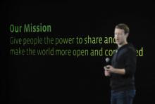 Le patron et fondateur de Facebook, Mark Zuckerberg, expose en 2013 son objectif de "construire un monde plus ouvert et connecté"