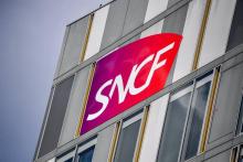 La SNCF est actuellement composée de trois établissements publics à caractère industriel et commercial